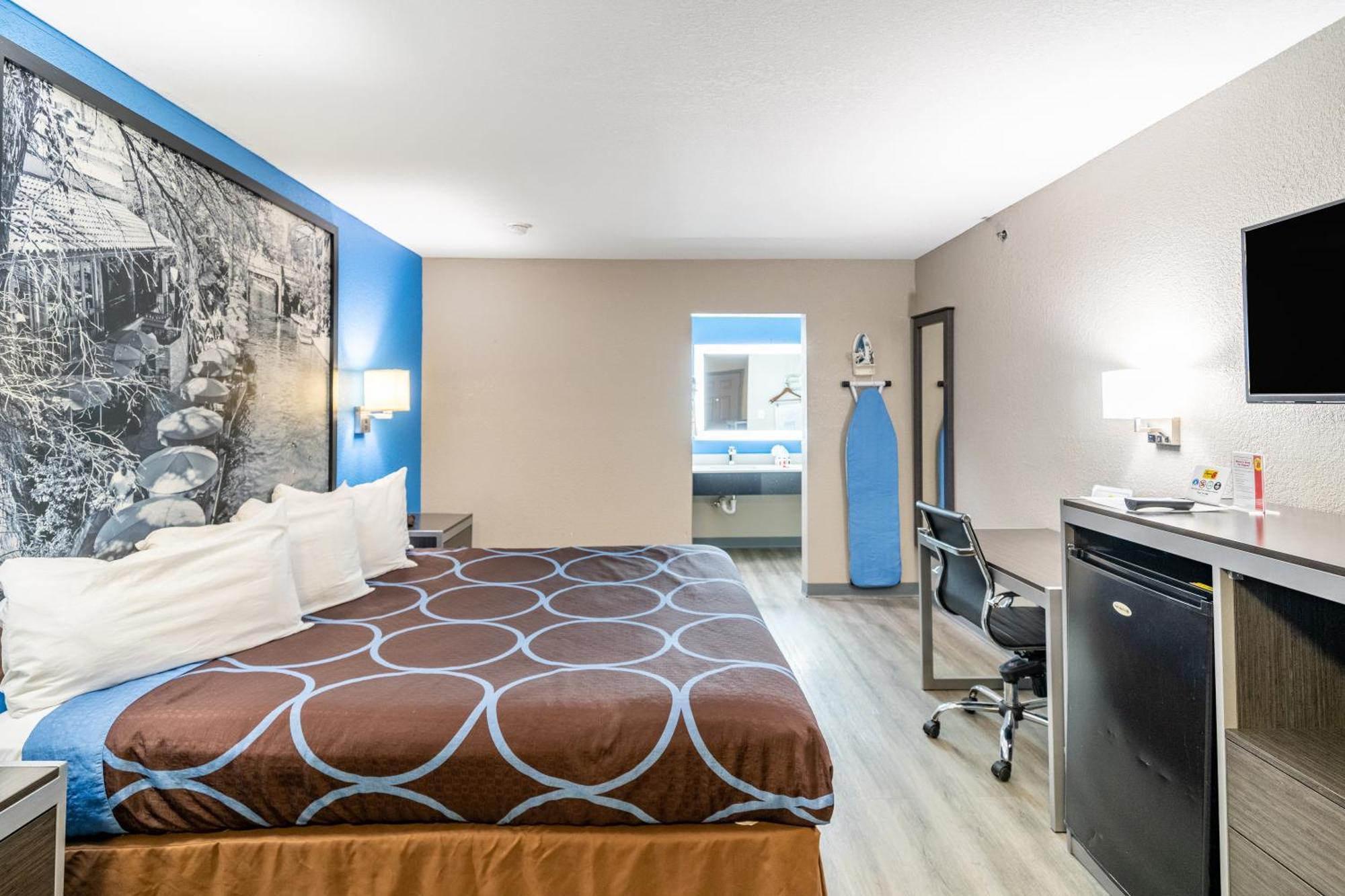 Super 8 By Wyndham San Antonio/Riverwalk Area Exterior foto