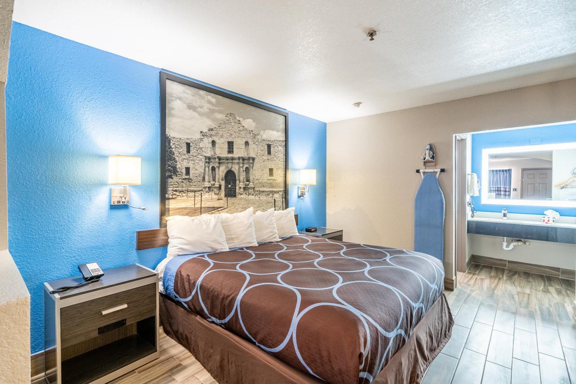 Super 8 By Wyndham San Antonio/Riverwalk Area Exterior foto