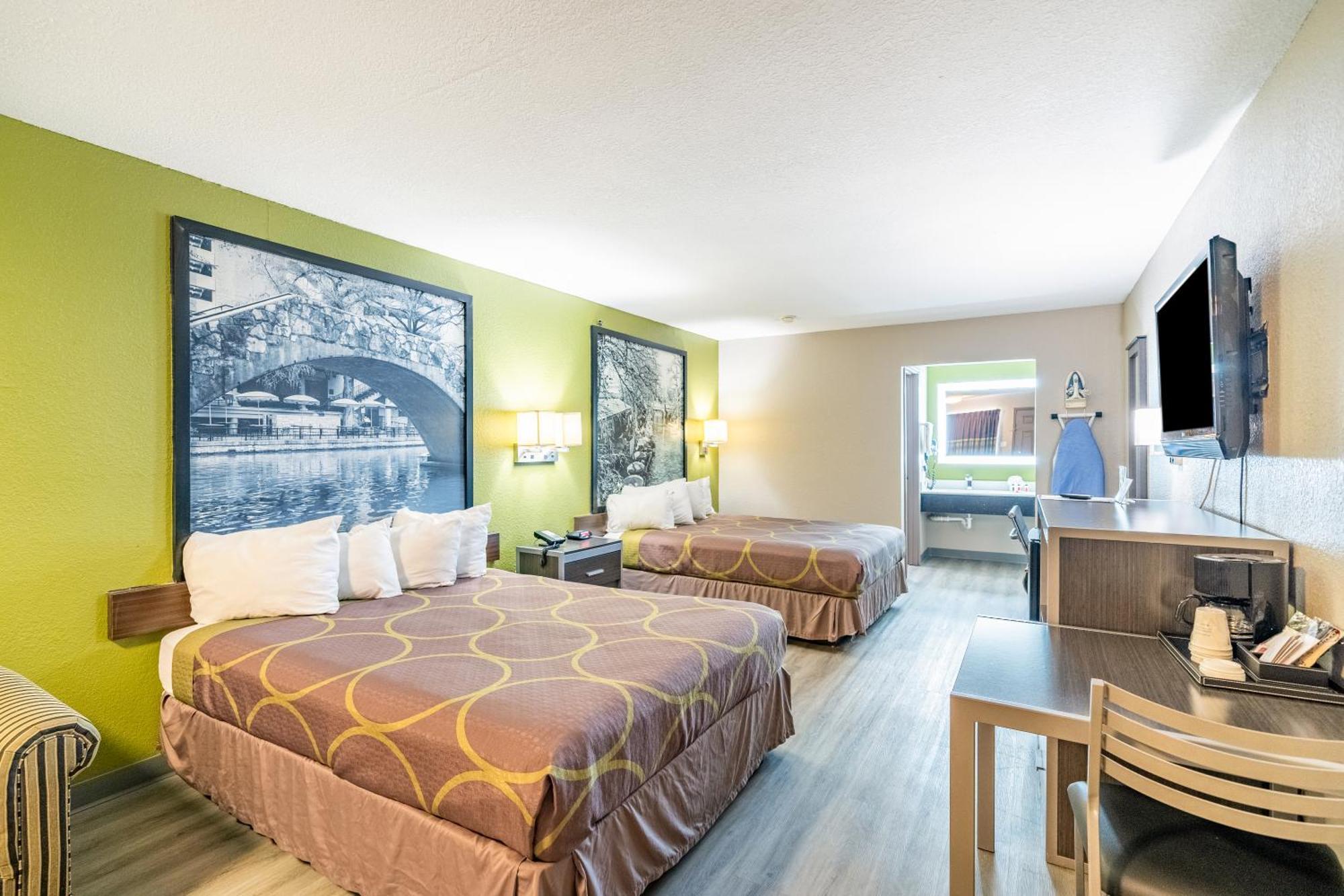 Super 8 By Wyndham San Antonio/Riverwalk Area Exterior foto