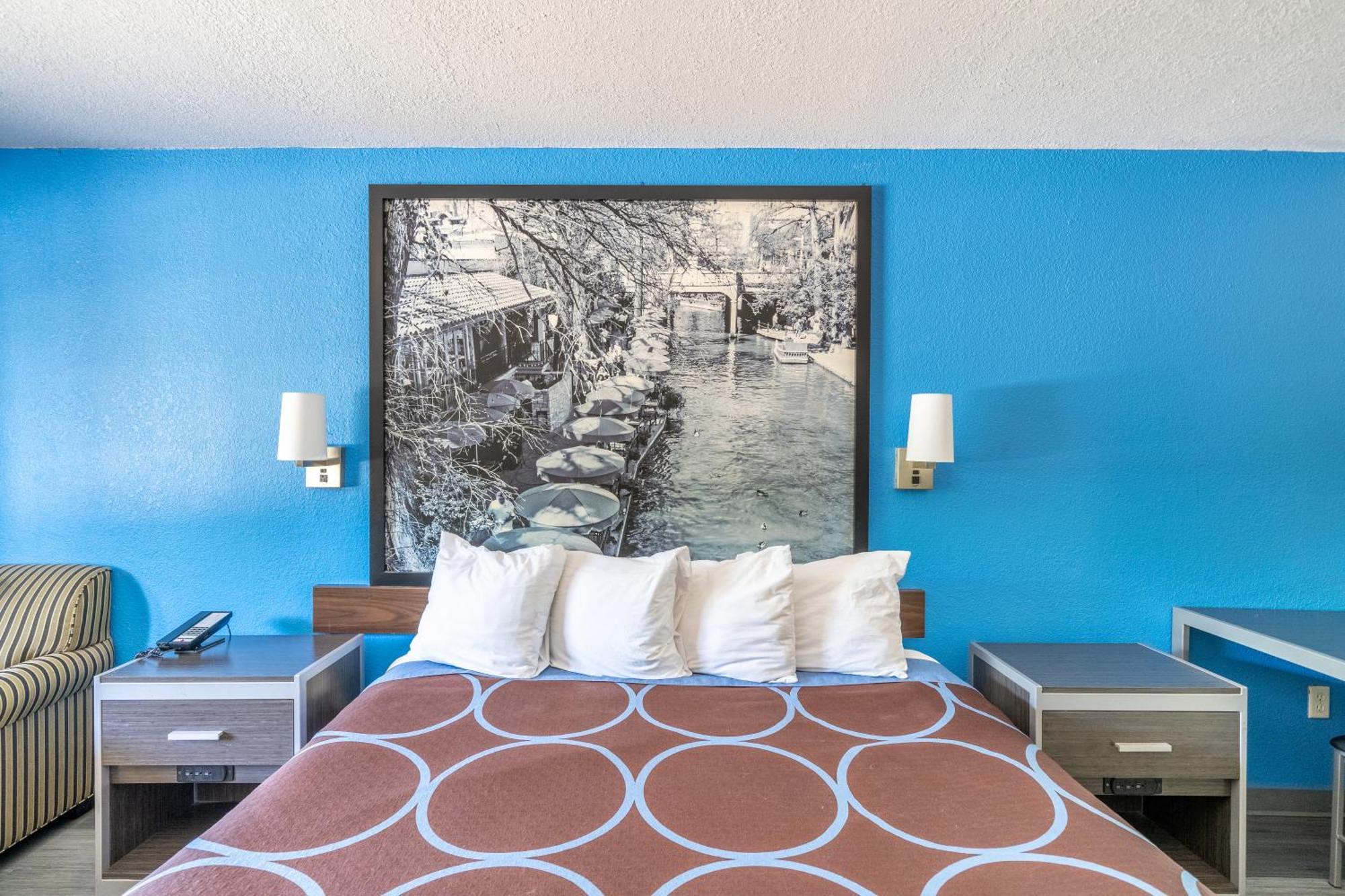 Super 8 By Wyndham San Antonio/Riverwalk Area Exterior foto