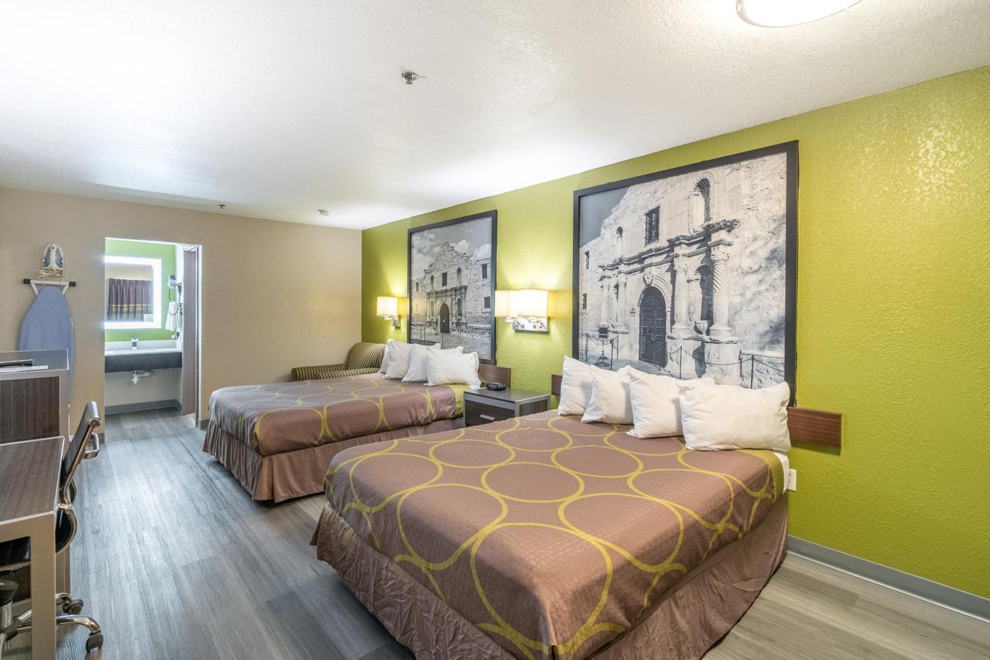 Super 8 By Wyndham San Antonio/Riverwalk Area Exterior foto