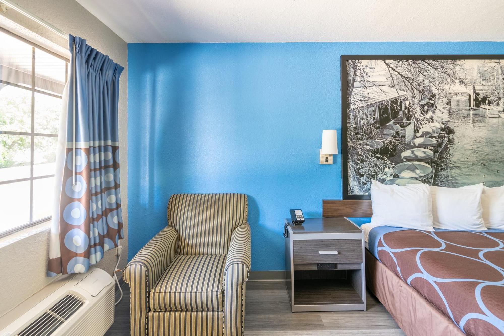 Super 8 By Wyndham San Antonio/Riverwalk Area Exterior foto