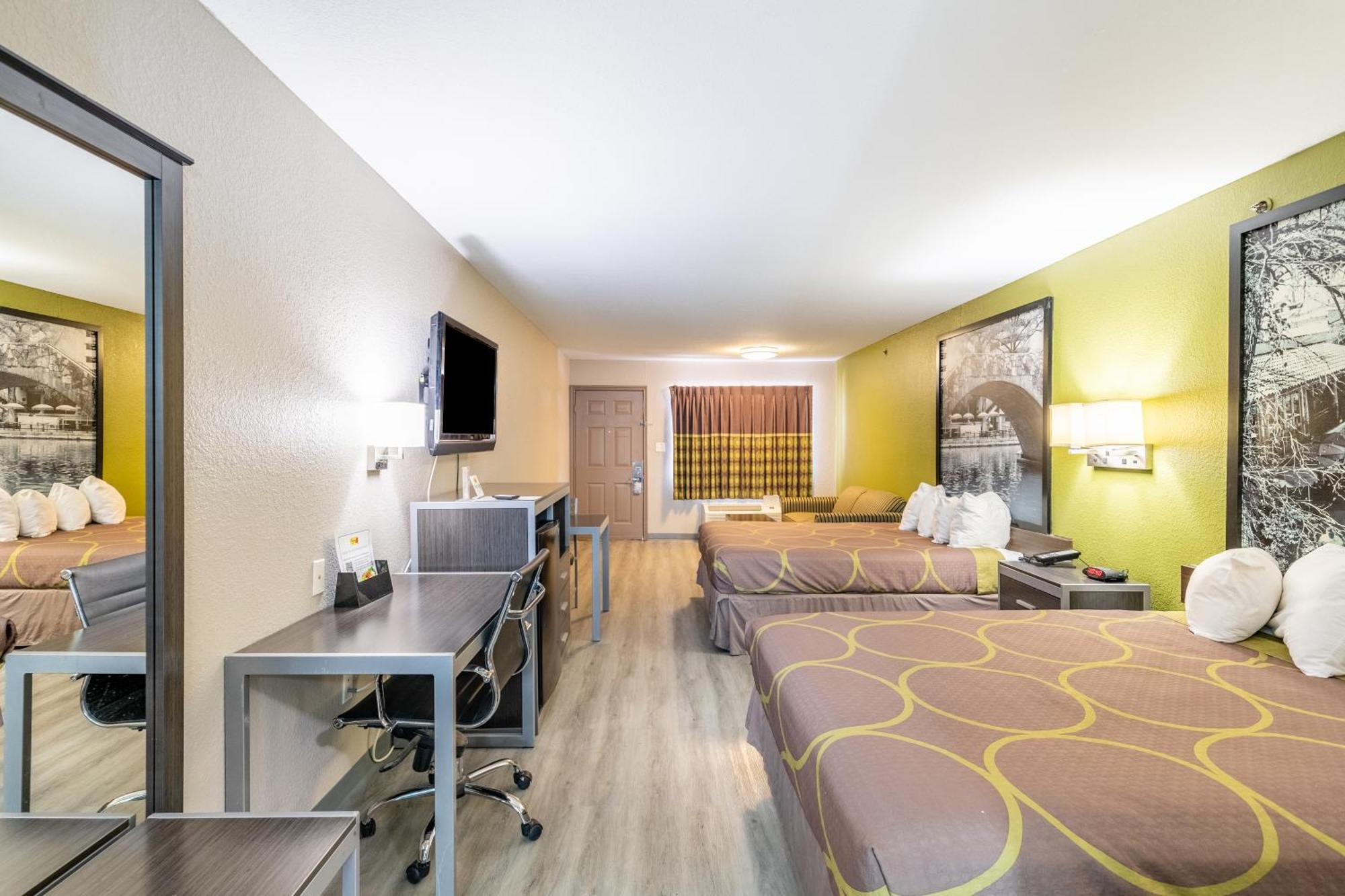 Super 8 By Wyndham San Antonio/Riverwalk Area Exterior foto