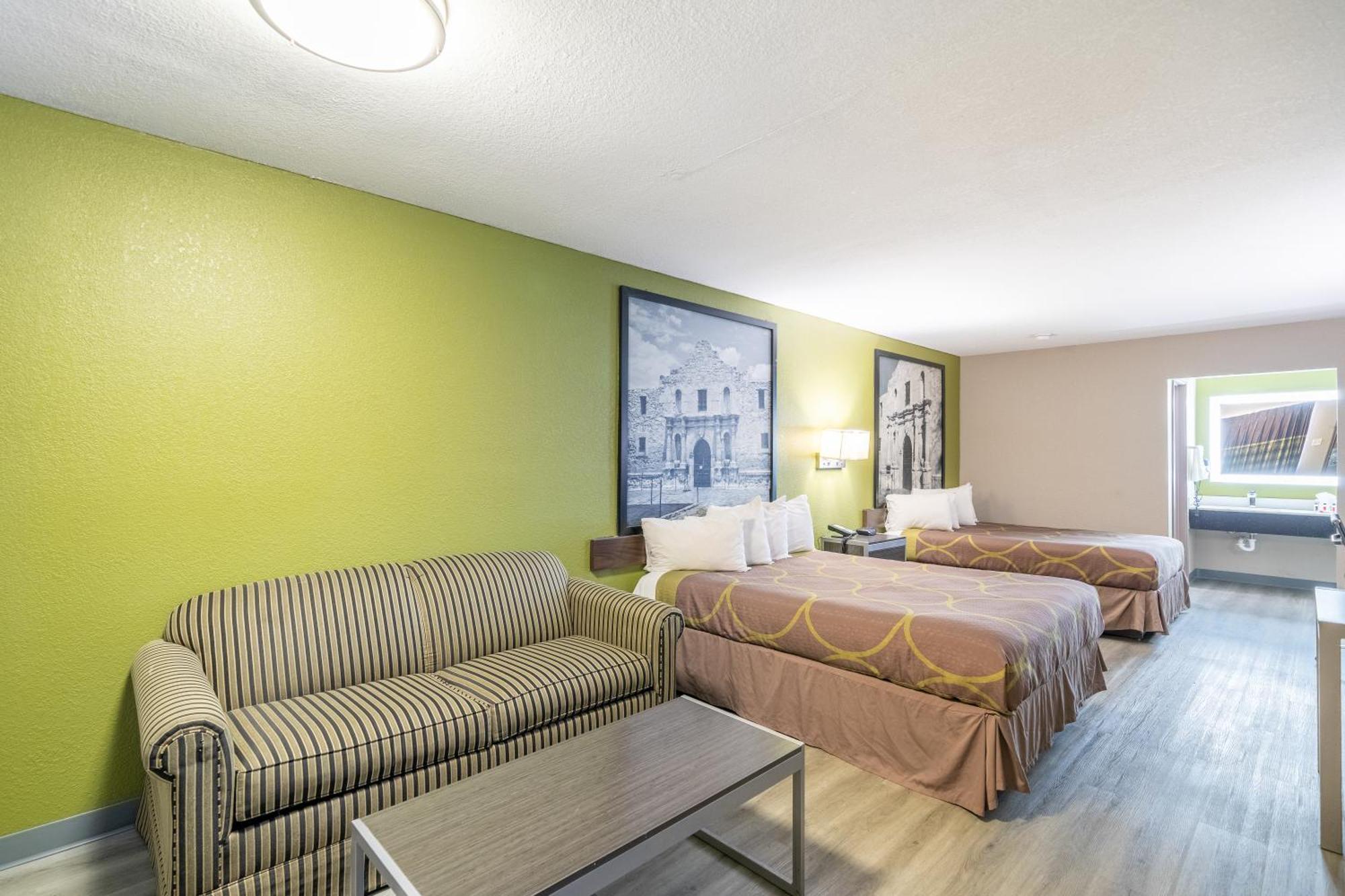 Super 8 By Wyndham San Antonio/Riverwalk Area Exterior foto