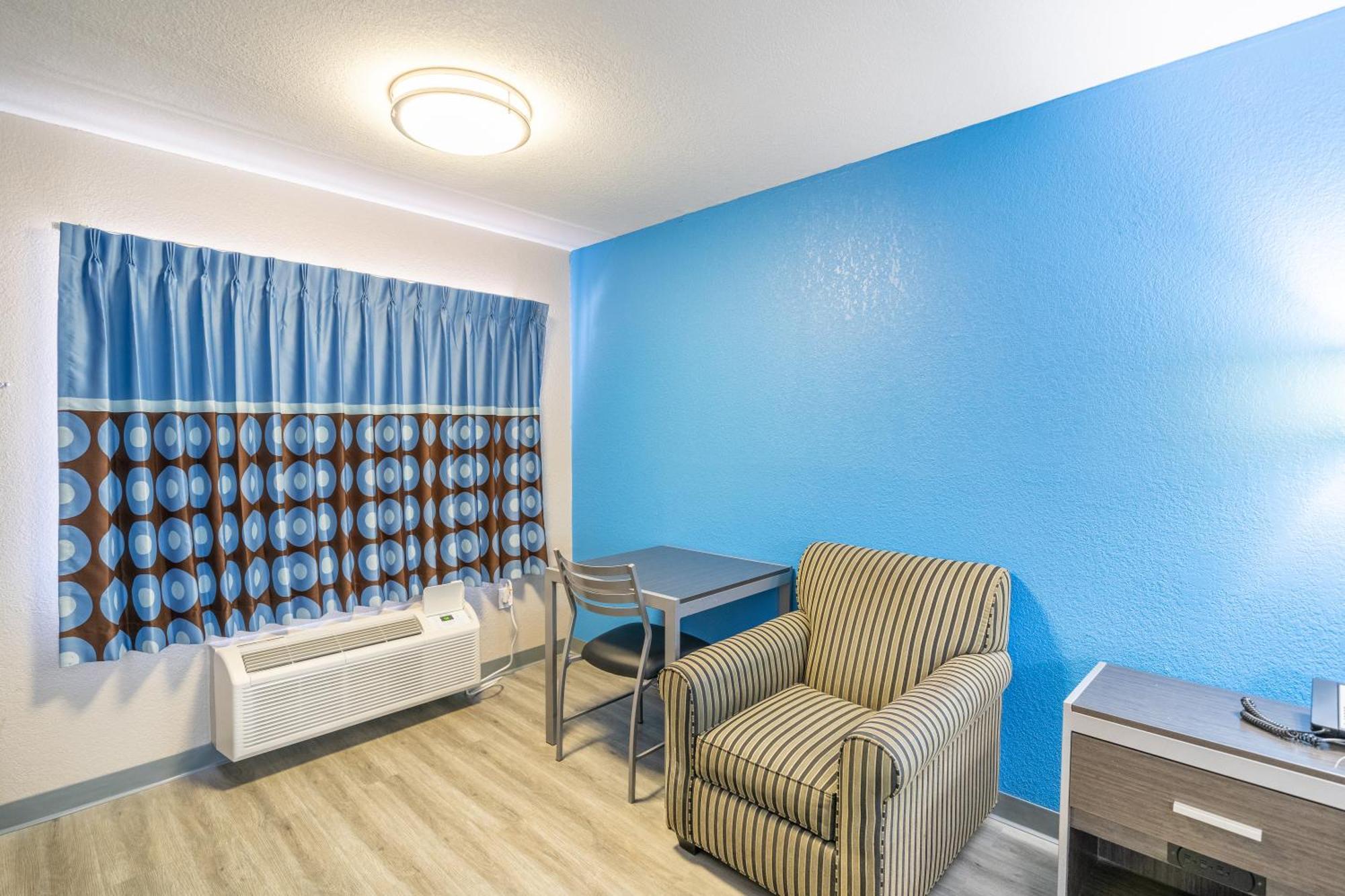 Super 8 By Wyndham San Antonio/Riverwalk Area Exterior foto