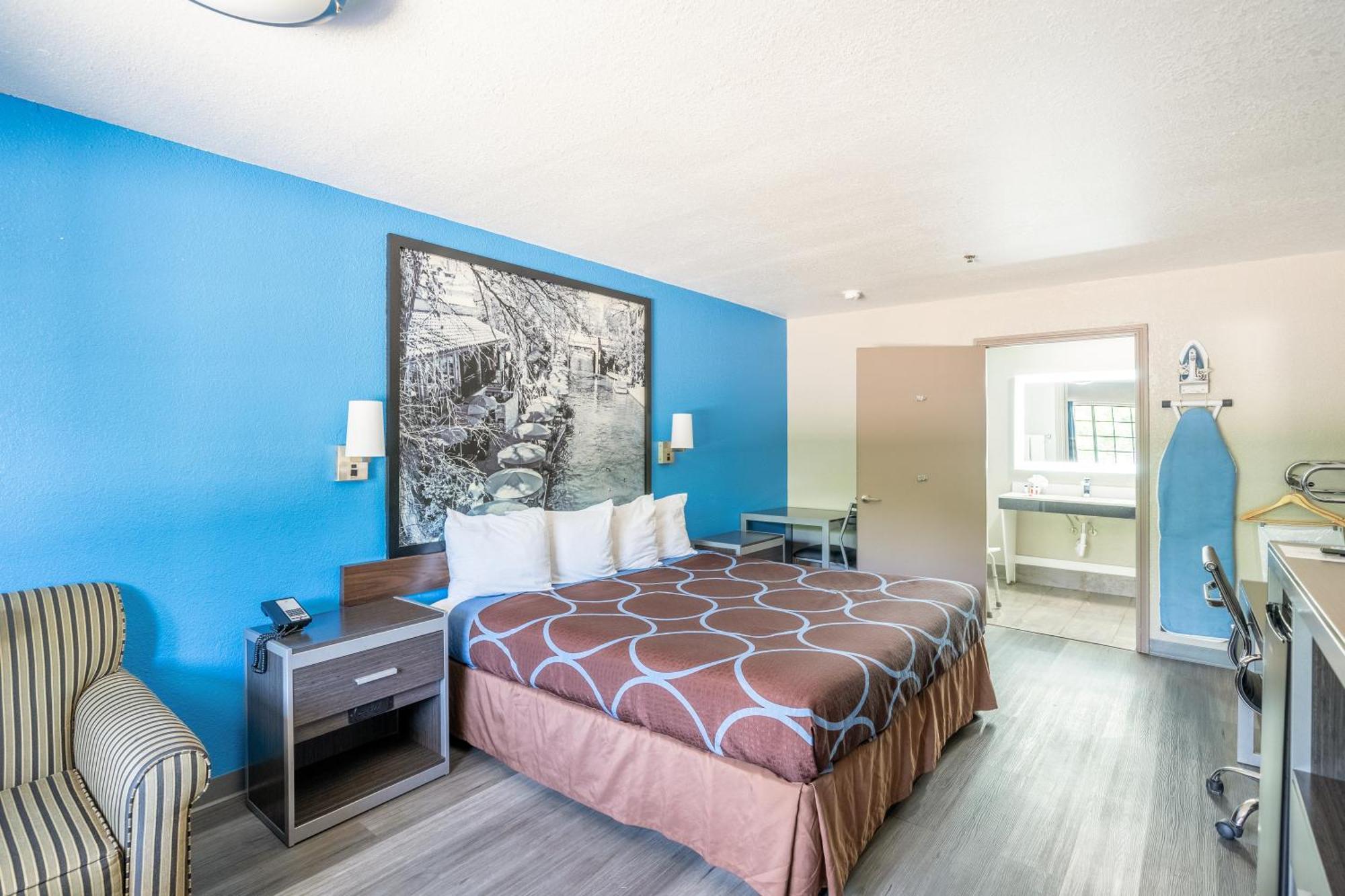 Super 8 By Wyndham San Antonio/Riverwalk Area Exterior foto
