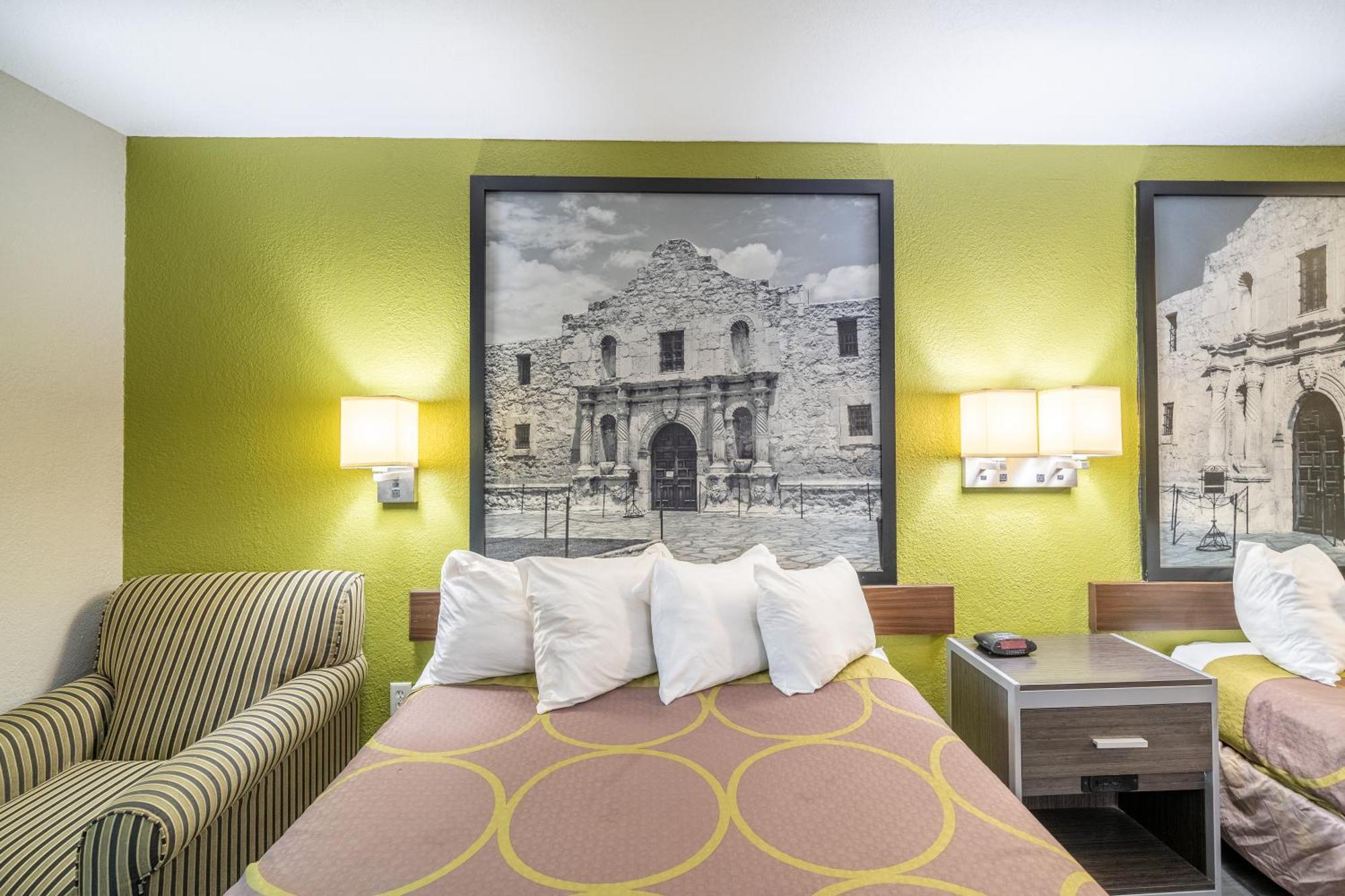 Super 8 By Wyndham San Antonio/Riverwalk Area Exterior foto