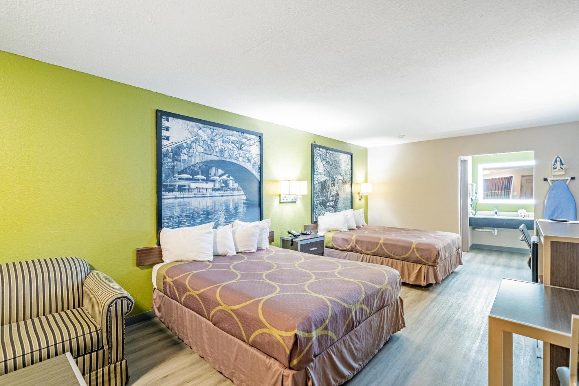 Super 8 By Wyndham San Antonio/Riverwalk Area Exterior foto