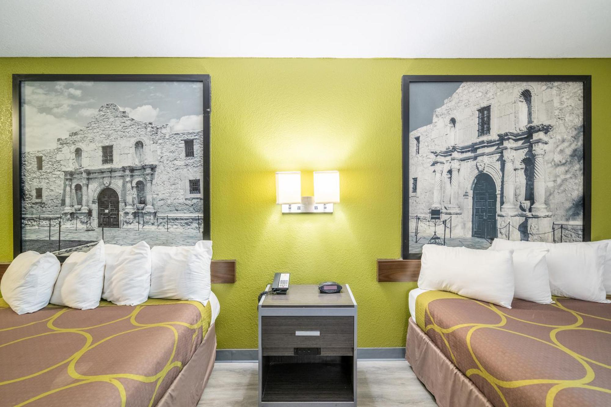 Super 8 By Wyndham San Antonio/Riverwalk Area Exterior foto