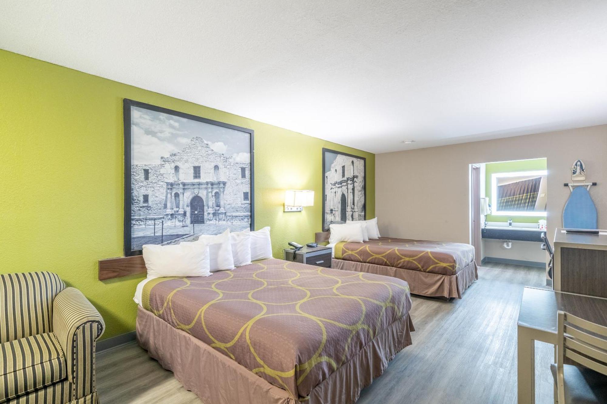 Super 8 By Wyndham San Antonio/Riverwalk Area Exterior foto