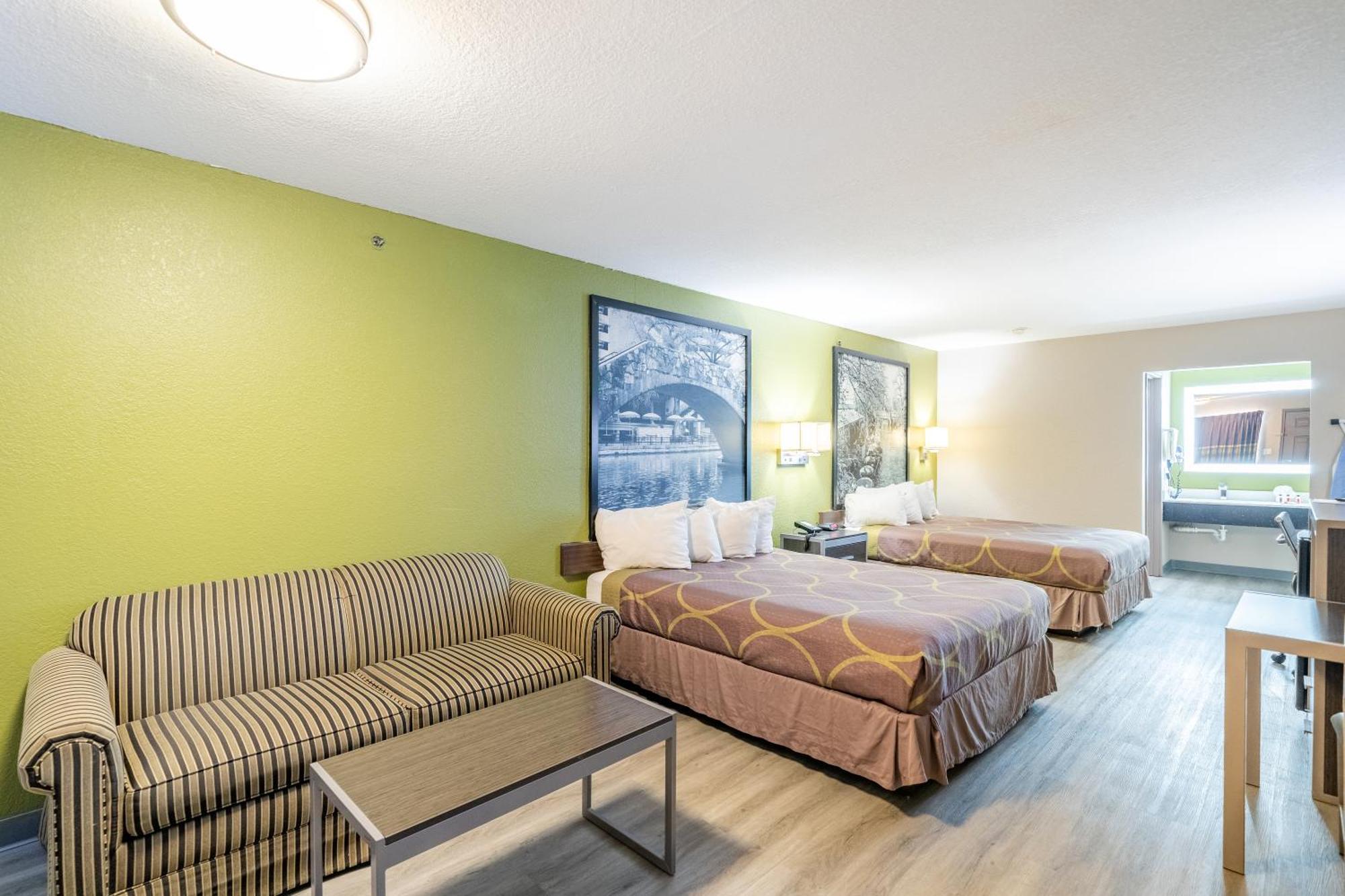 Super 8 By Wyndham San Antonio/Riverwalk Area Exterior foto