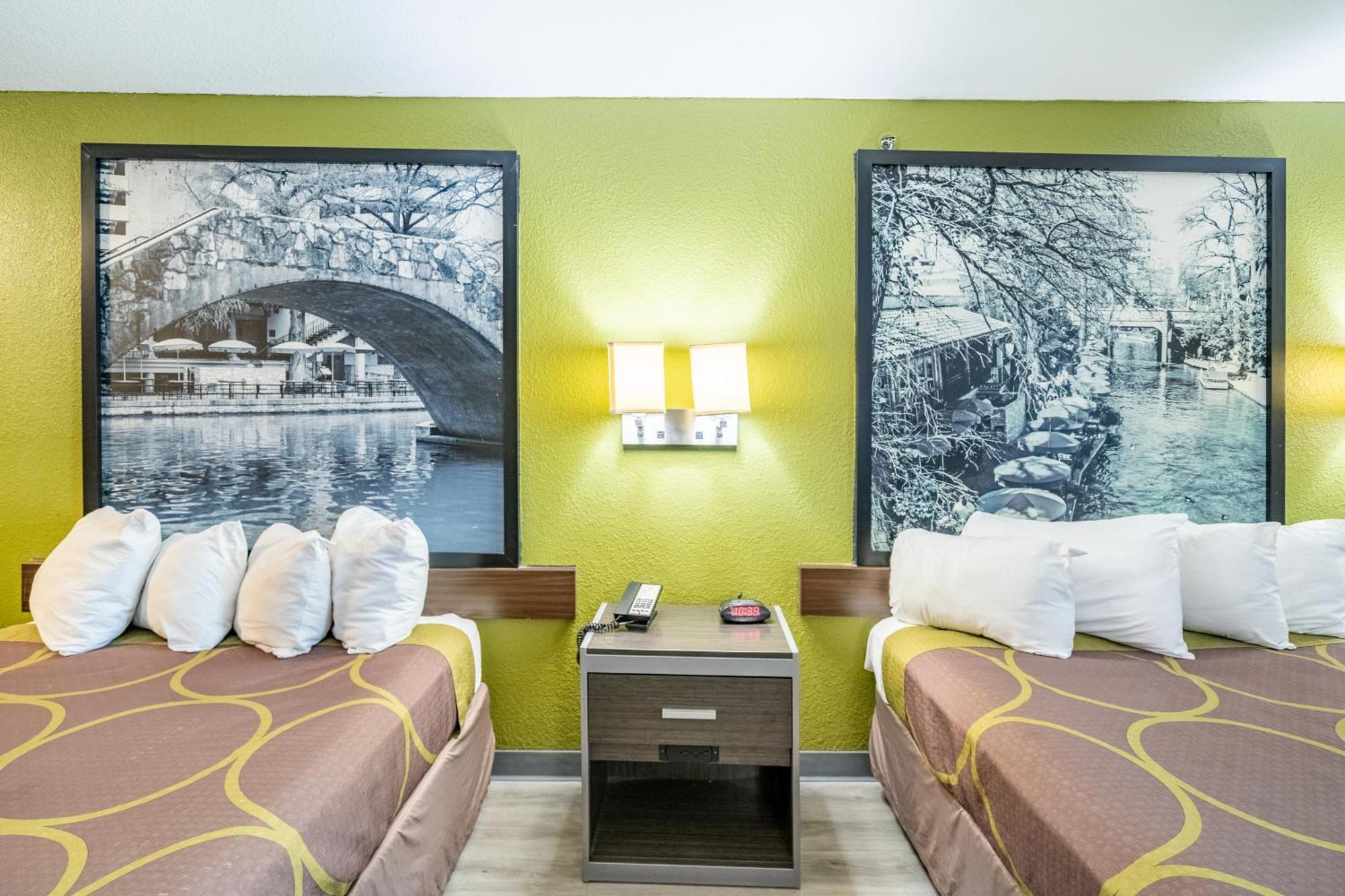 Super 8 By Wyndham San Antonio/Riverwalk Area Exterior foto