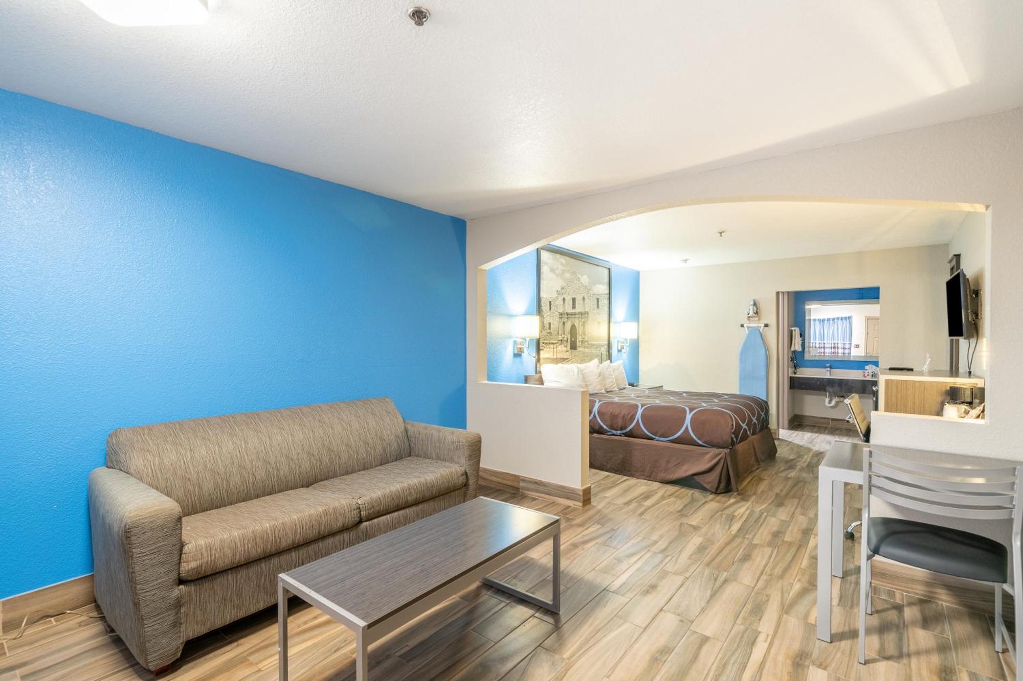 Super 8 By Wyndham San Antonio/Riverwalk Area Exterior foto