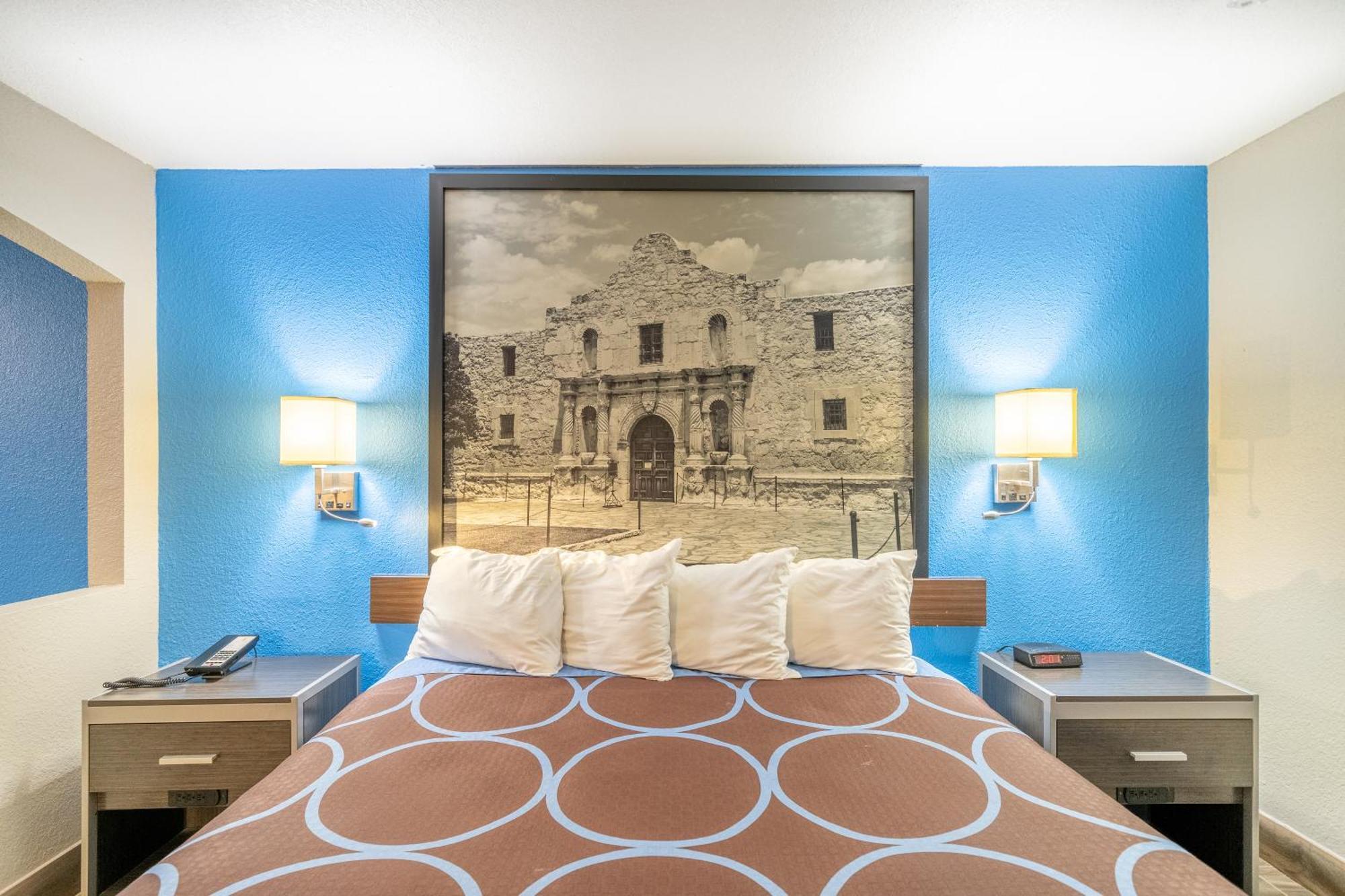 Super 8 By Wyndham San Antonio/Riverwalk Area Exterior foto