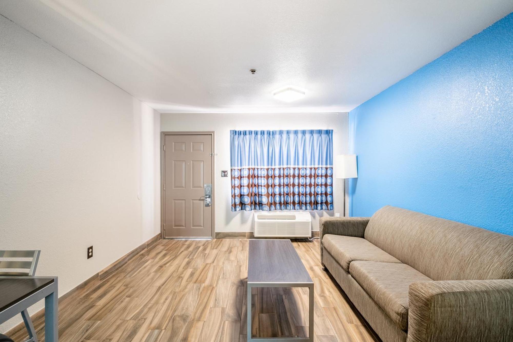 Super 8 By Wyndham San Antonio/Riverwalk Area Exterior foto