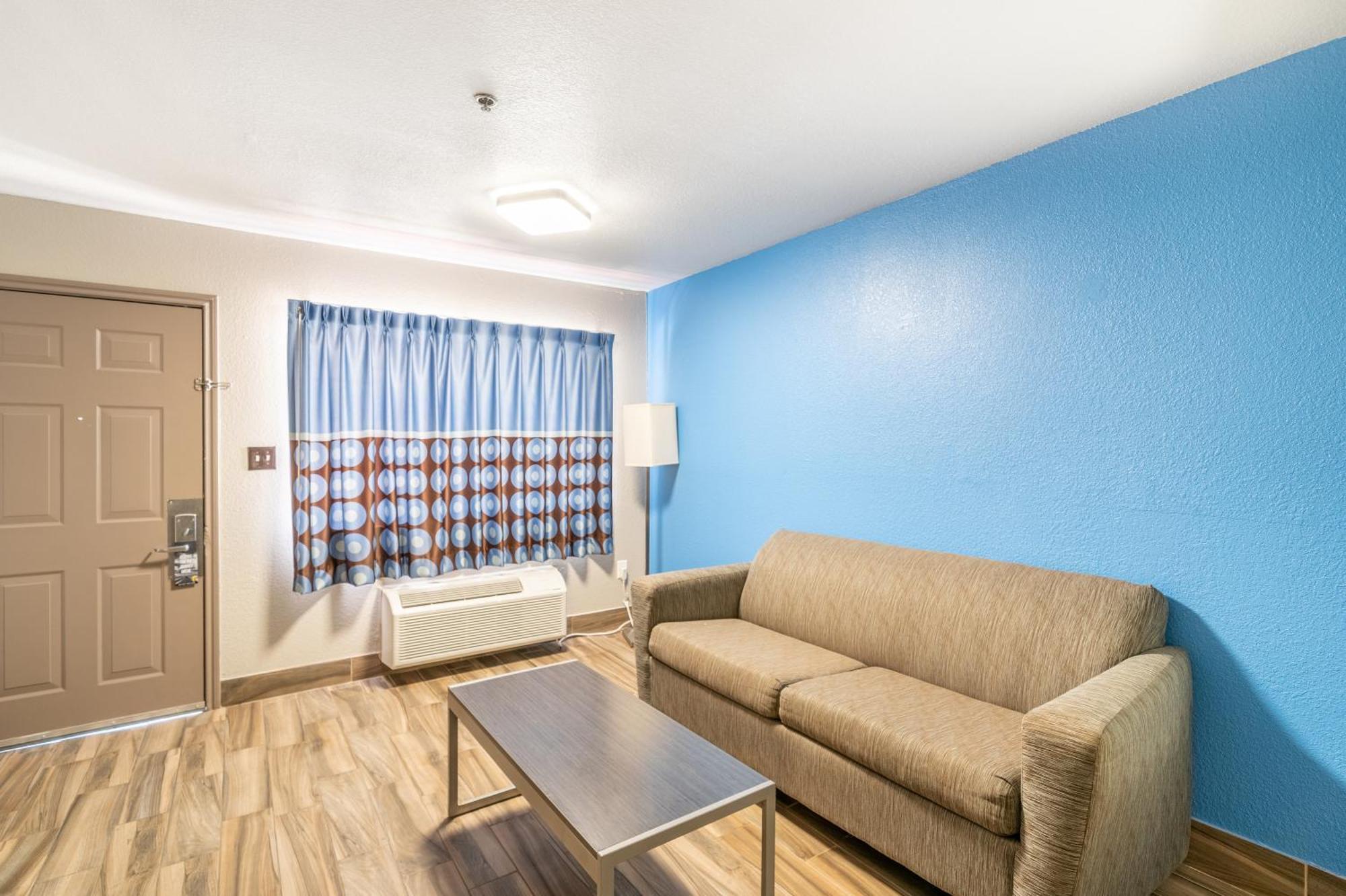 Super 8 By Wyndham San Antonio/Riverwalk Area Exterior foto