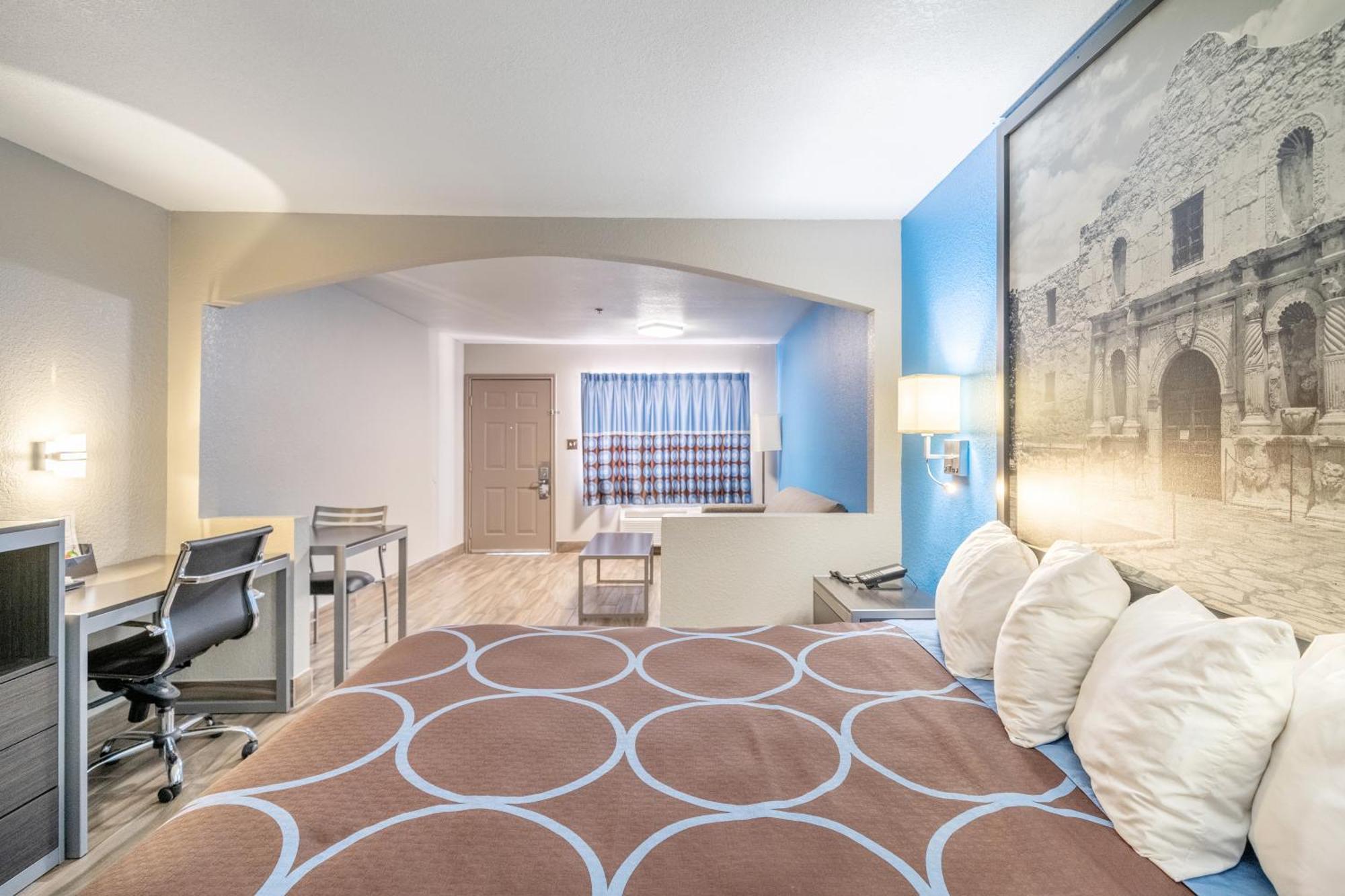 Super 8 By Wyndham San Antonio/Riverwalk Area Exterior foto