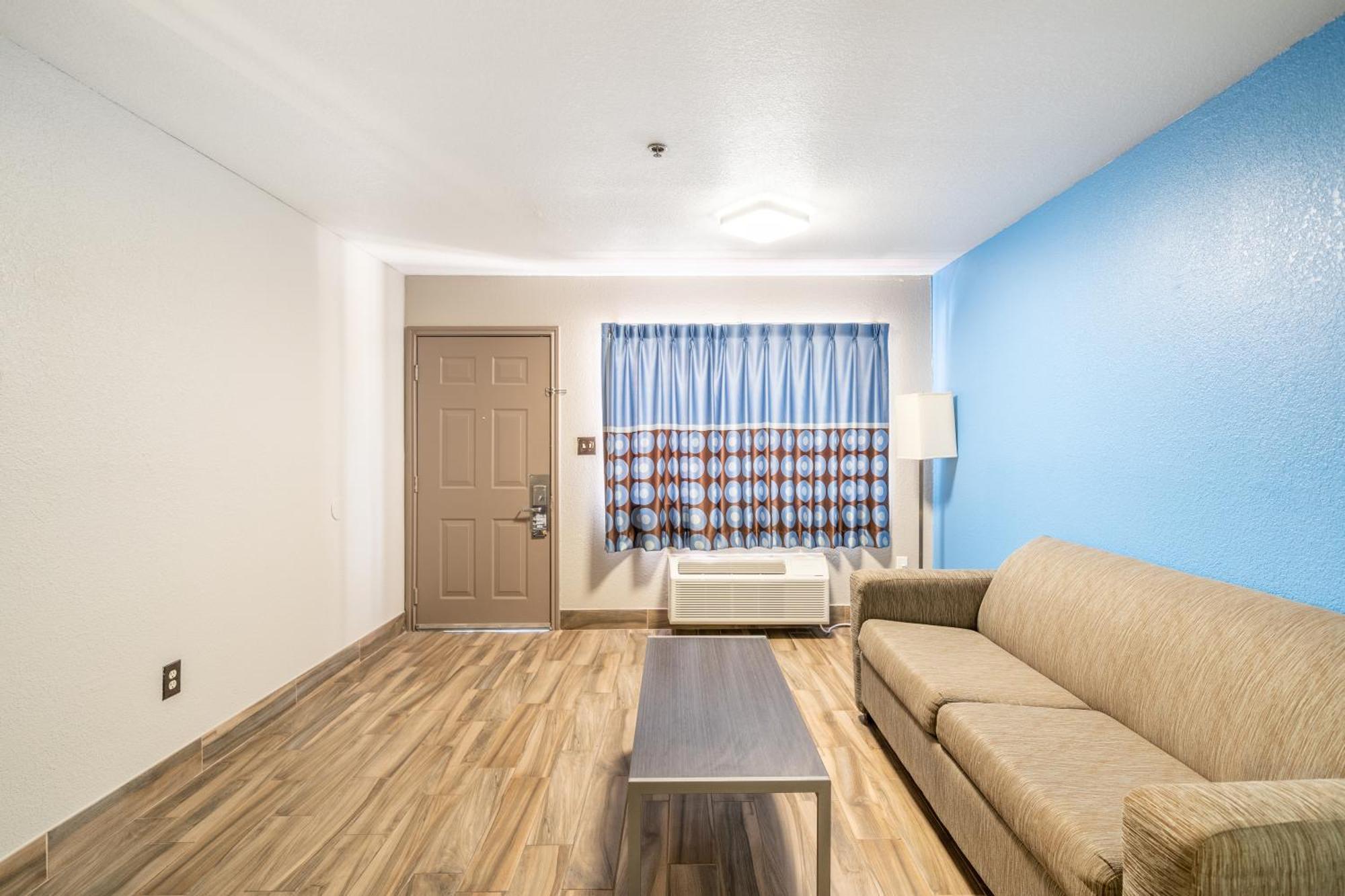 Super 8 By Wyndham San Antonio/Riverwalk Area Exterior foto