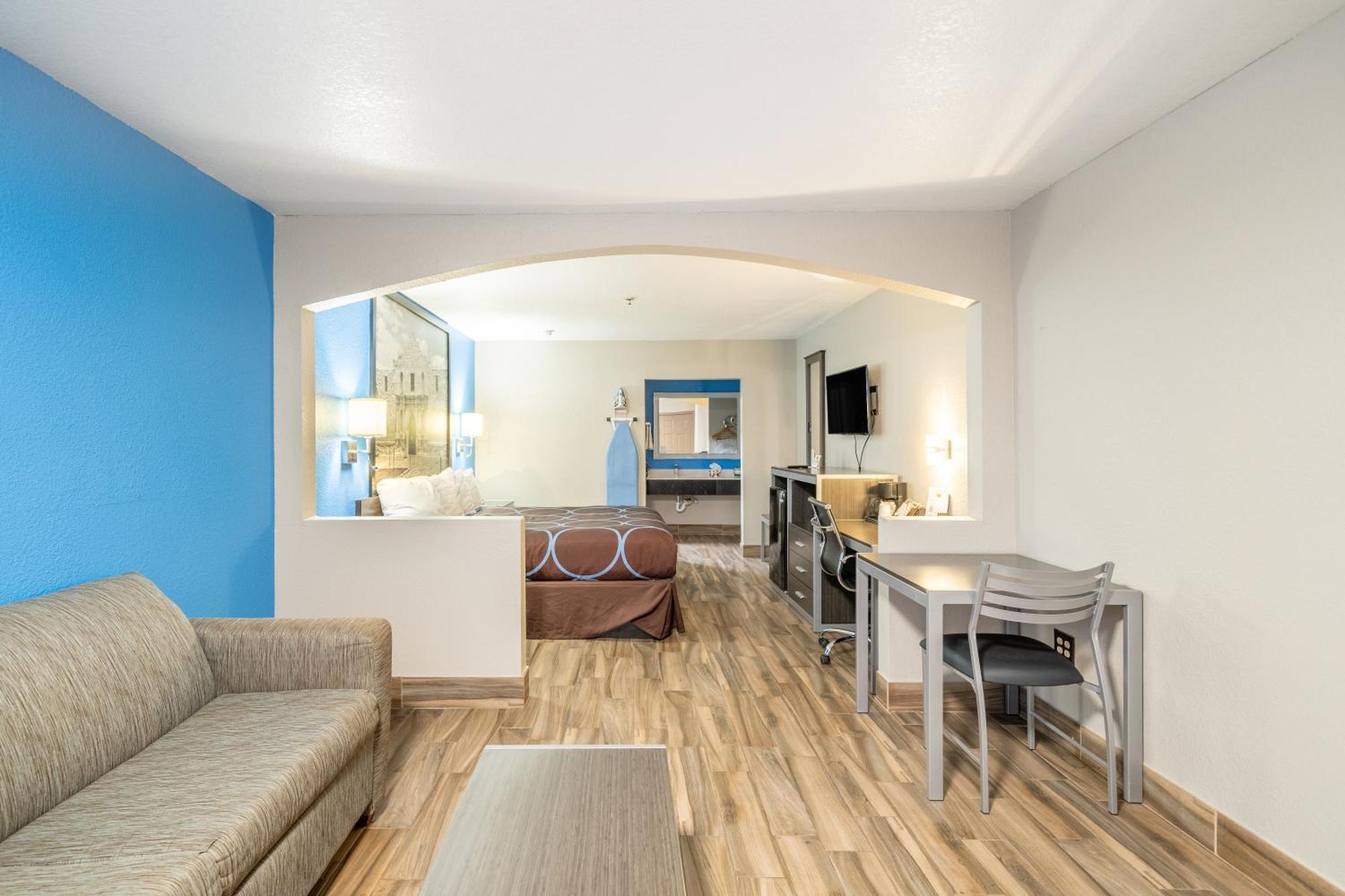 Super 8 By Wyndham San Antonio/Riverwalk Area Exterior foto