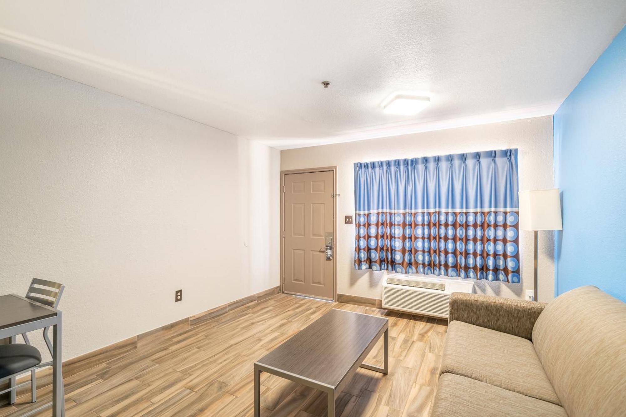Super 8 By Wyndham San Antonio/Riverwalk Area Exterior foto
